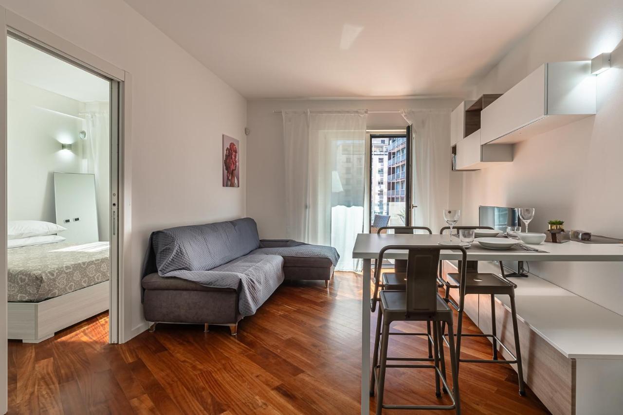 Central/garibaldi Luxurious Two-room Apartment. * Milano