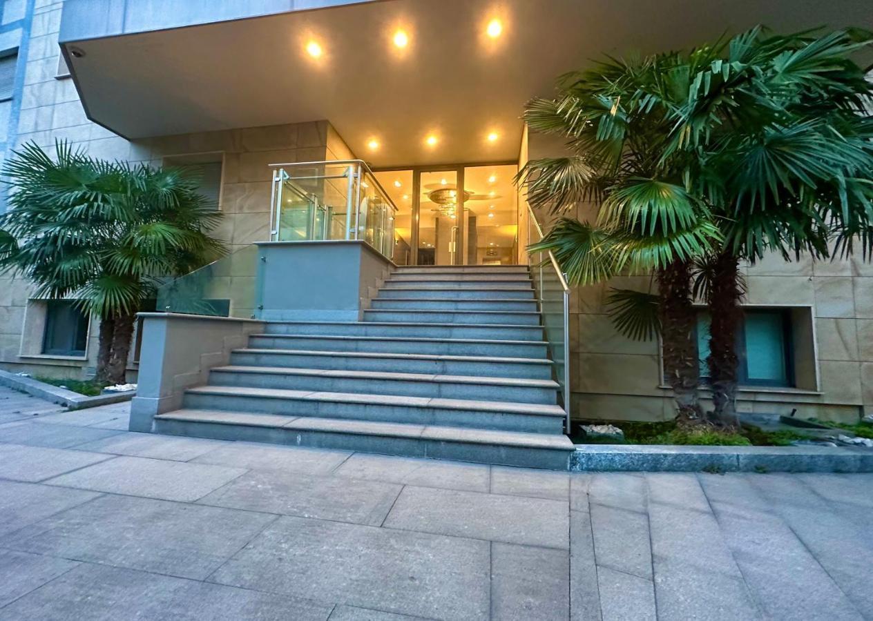 Central/garibaldi Luxurious Two-room Apartment. Apartment *