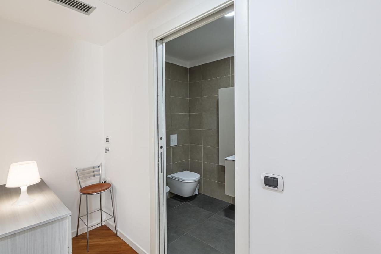 Central/garibaldi Luxurious Two-room Apartment.