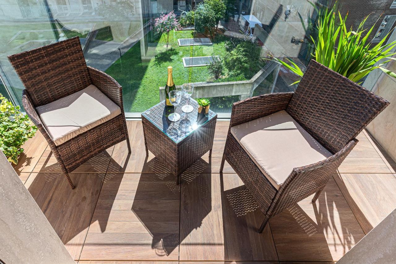 Central/garibaldi Luxurious Two-room Apartment. *
